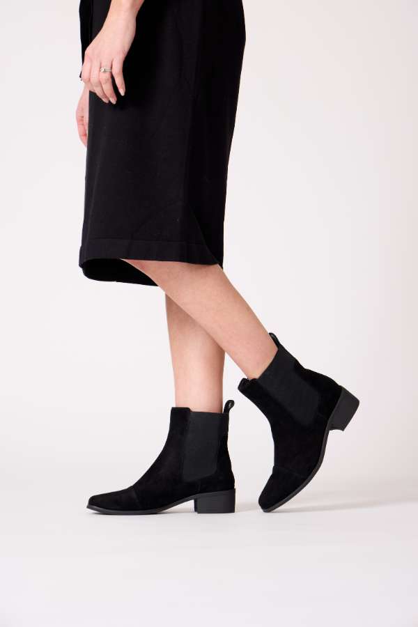 Zola Hetti Womens Boots - Black Suede (9014769713375)